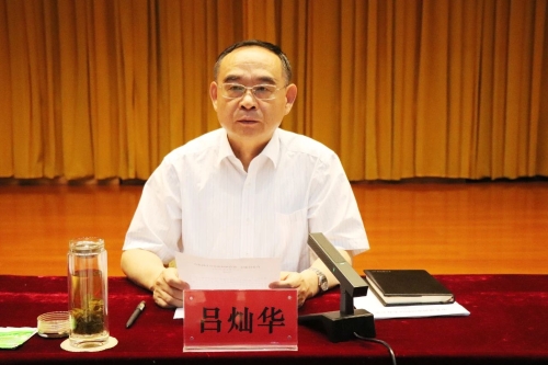 吕灿华指出,建设一流营商环境事关济阳发展大局,必须要突出目标导向